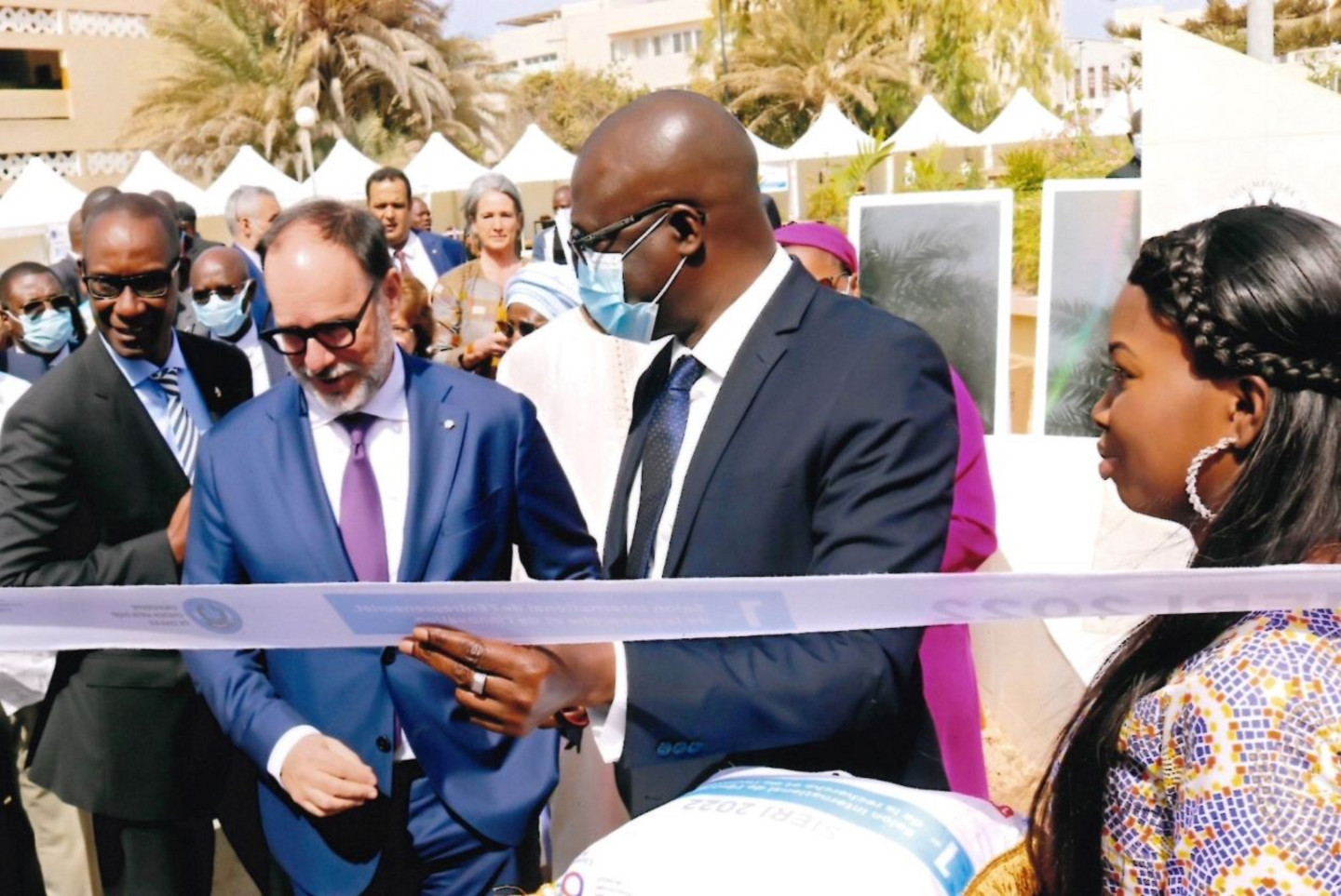 Iya Touré, délégué général du Québec à Dakar, Daniel Jutras, recteur, et Ahmadou Aly Mbaye, recteur de l’Université Cheikh Anta Diop de Dakar 