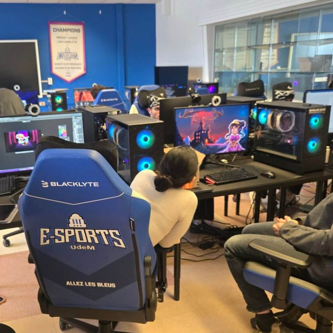 Les participantes et participants du «Game Jam» de la Faculté des sciences de l’éducation à l'œuvre.