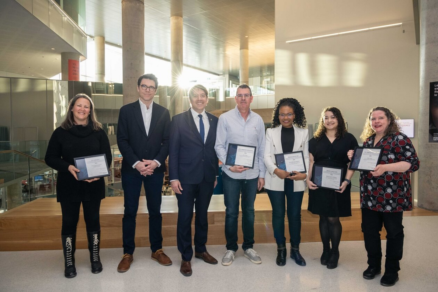 Ariane Faucher-Gagnon, Jean-Frédéric Légaré-Tremblay, le doyen de la FAS, Frédéric Bouchard, Dave Smith, Rachel Bipendu Kabaluapa, Margie Fuentes Rodriguez et Kathy Leduc