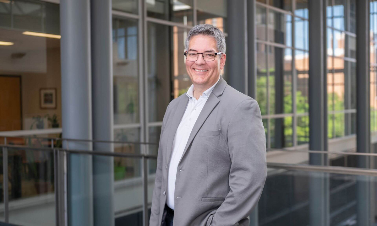 Richard Depairon, intervenant en soins spirituels et coordonnateur clinicien au CHSLD Émilie-Gamelin & CHSLD Paul-Émile-Léger, au CIUSSS du Centre-Sud-de-l’Île-de-Montréal et à la Direction des services multidisciplinaires
