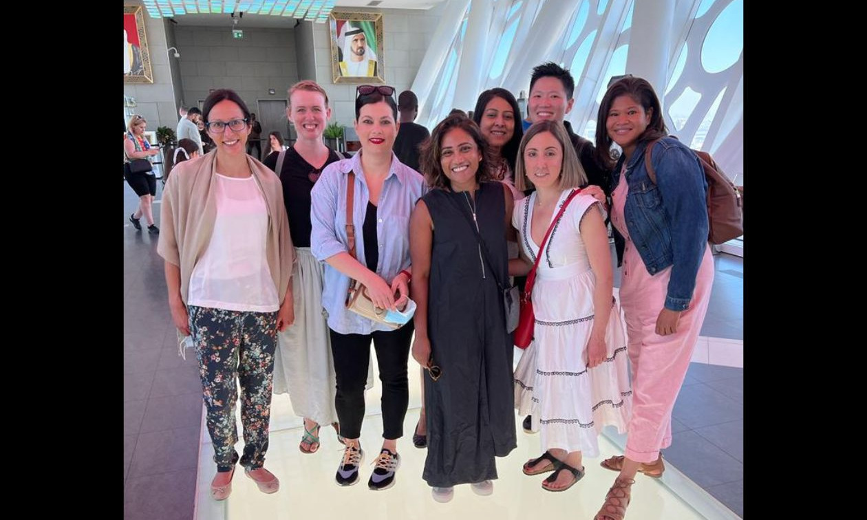 Marika Demers (deuxième à partir de la gauche) entourée de son équipe de recherche et de ses collaboratrices internationales. Elles font toutes partie de la première cohorte du programme Futurs Leaders de l'Organisation mondiale de l'AVC.