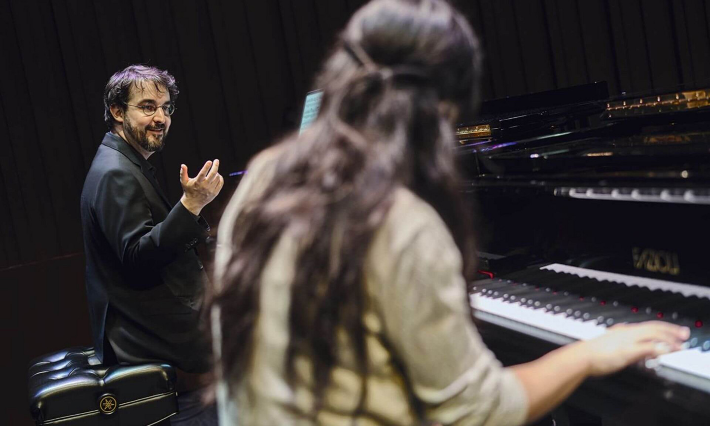Charles Richard-Hamelin avec l’étudiante de doctorat Charissa Vandikas
