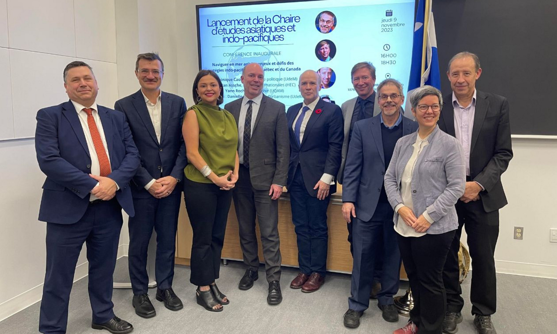Le titulaire de la Chaire d'études asiatiques et indo-pacifiques Dominique Caouette (en avant à droite sur la photo) était entouré d’Ari Van Assche, de HEC Montréal, et de Yann Roche, de l’UQAM, au lancement de la Chaire le 9 novembre.