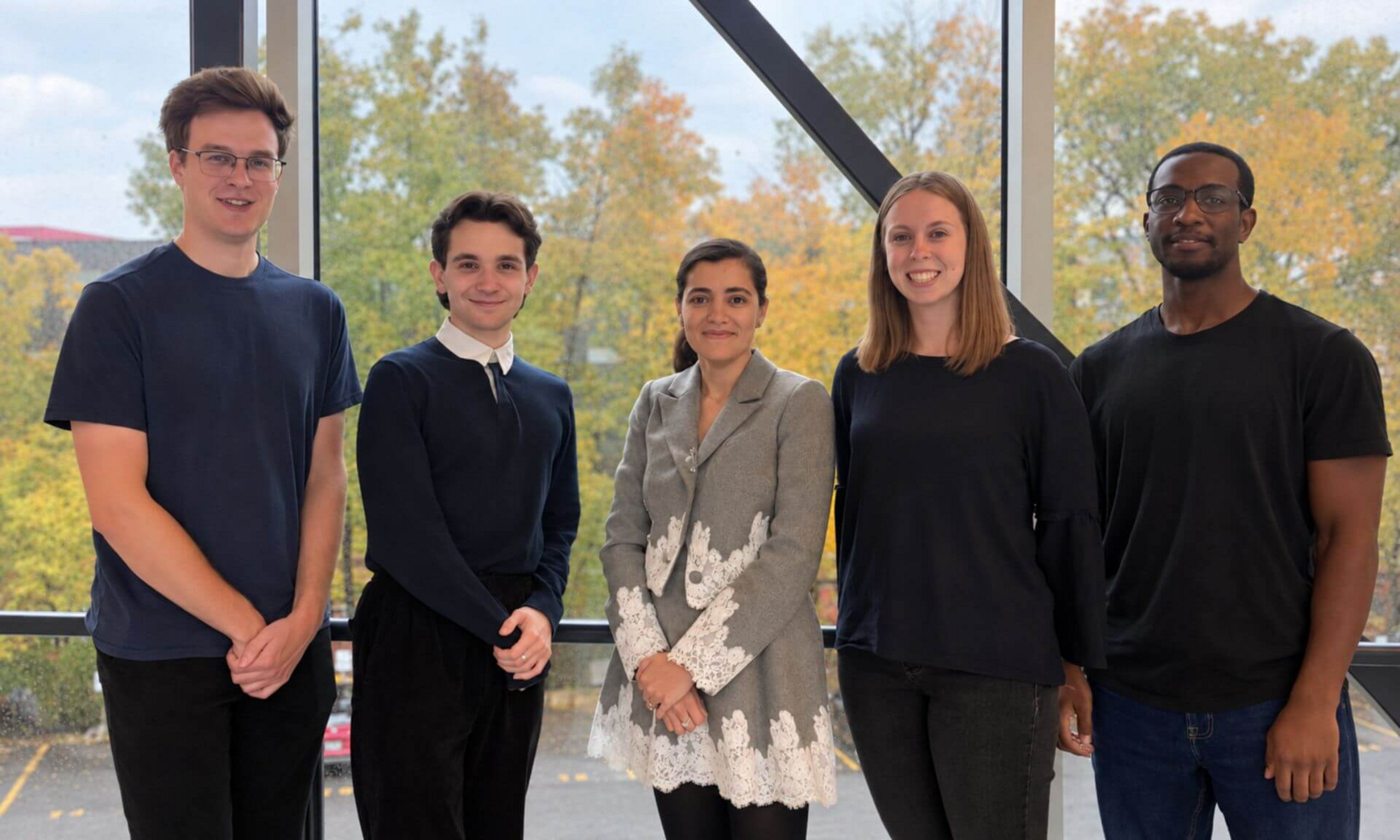 Jérôme Fortier et Cédrik Carrière (doctorants en santé publique-épidémiologie), Bouchra Nasri (professeur agrégée responsable du projet MEALON), Vanessa Bellegarde (coordonnatrice au laboratoire de Bouchra Nasri), Lenny-Seupa Woungang (personnel de recherche).