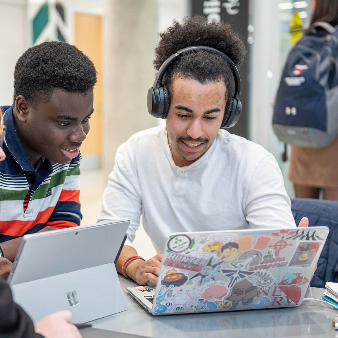 Le programme Millénium Québecor appuie le développement de la culture entrepreneuriale à l’UdeM auprès des communautés enseignante comme étudiante, employée comme diplômée