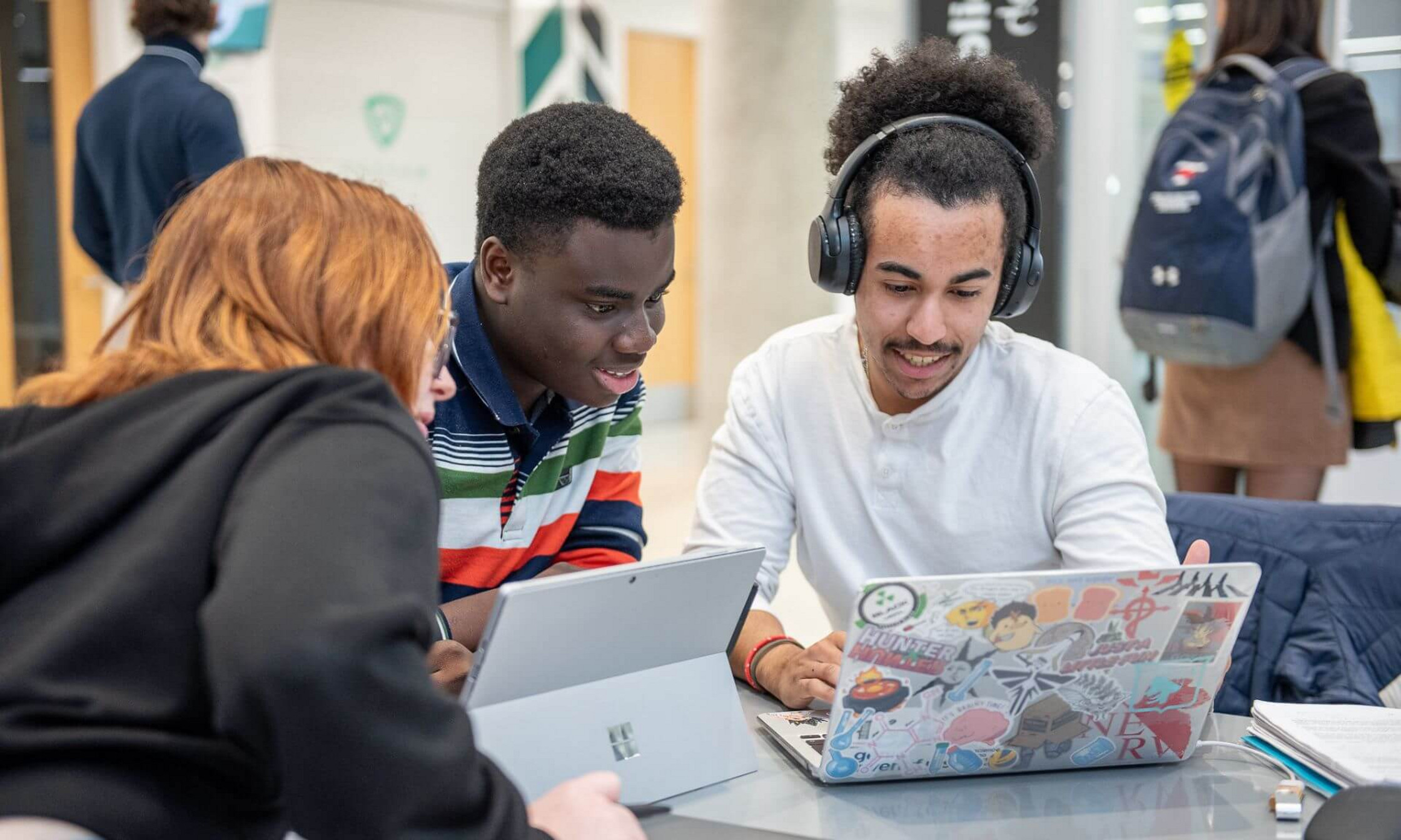 Le programme Millénium Québecor appuie le développement de la culture entrepreneuriale à l’UdeM auprès des communautés enseignante comme étudiante, employée comme diplômée