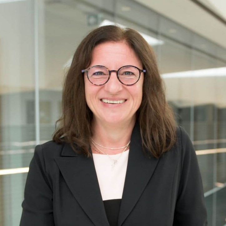 Andreea Schmitzer, vice-doyenne à la Faculté des arts et des sciences de l'Université de Montréal