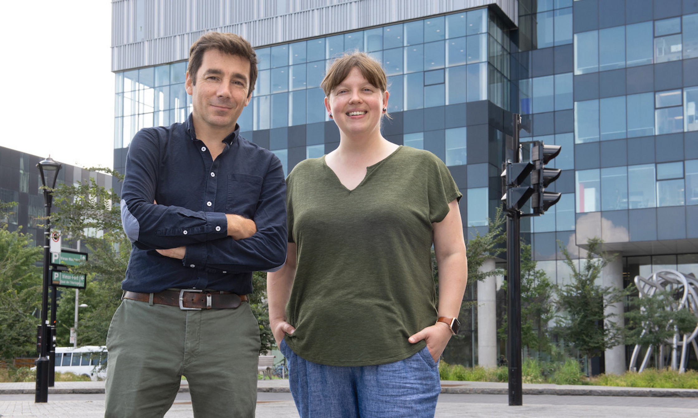 Nicolas Chomont, professeur à l’Université de Montréal et chercheur au Centre de recherche du CHUM (CRCHUM) et Caroline Dufour, doctorante à l’UdeM.