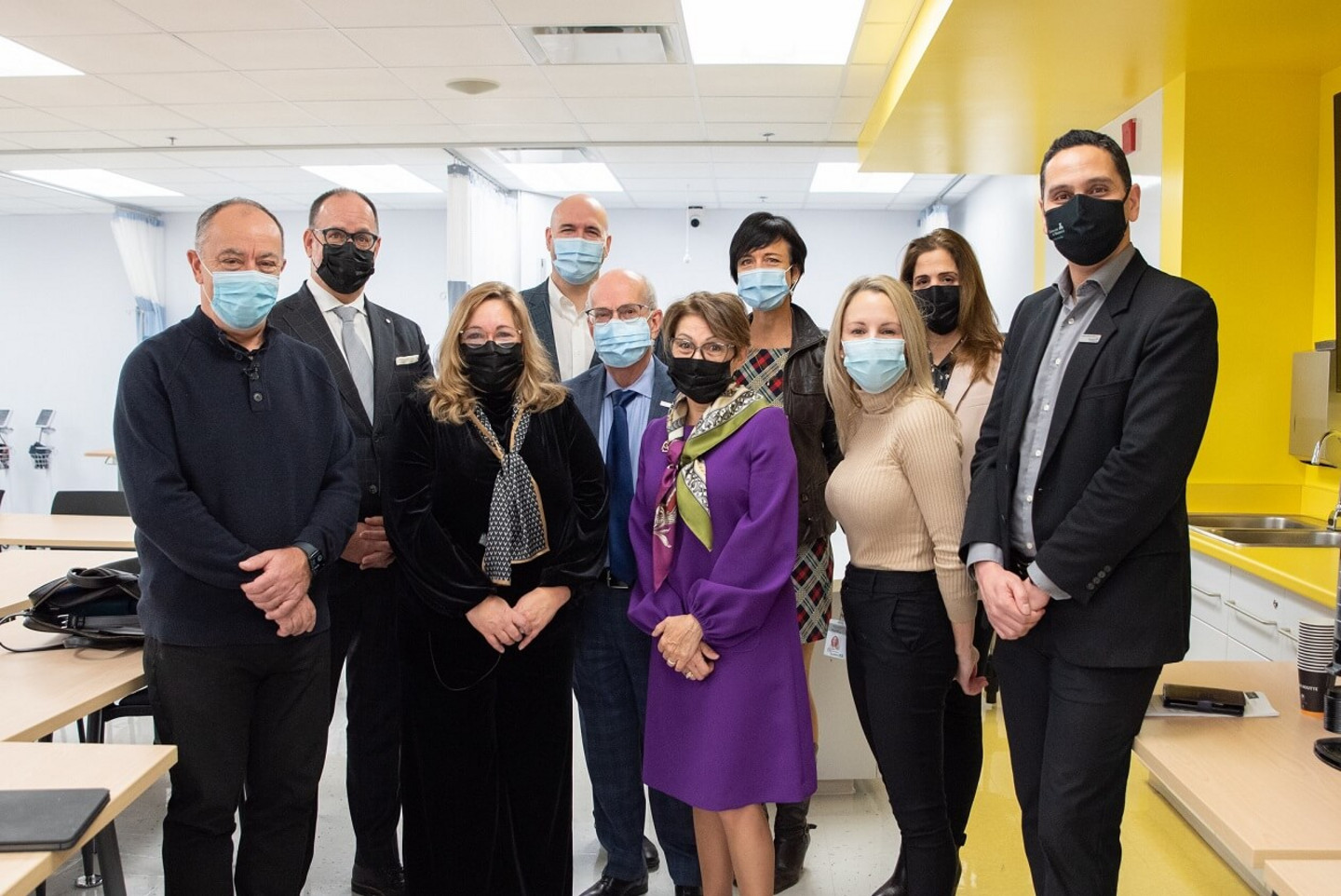Les ministres en compagnie du recteur de l’UdeM et des équipes de direction de la Faculté des sciences infirmières et du CISSS de Laval.