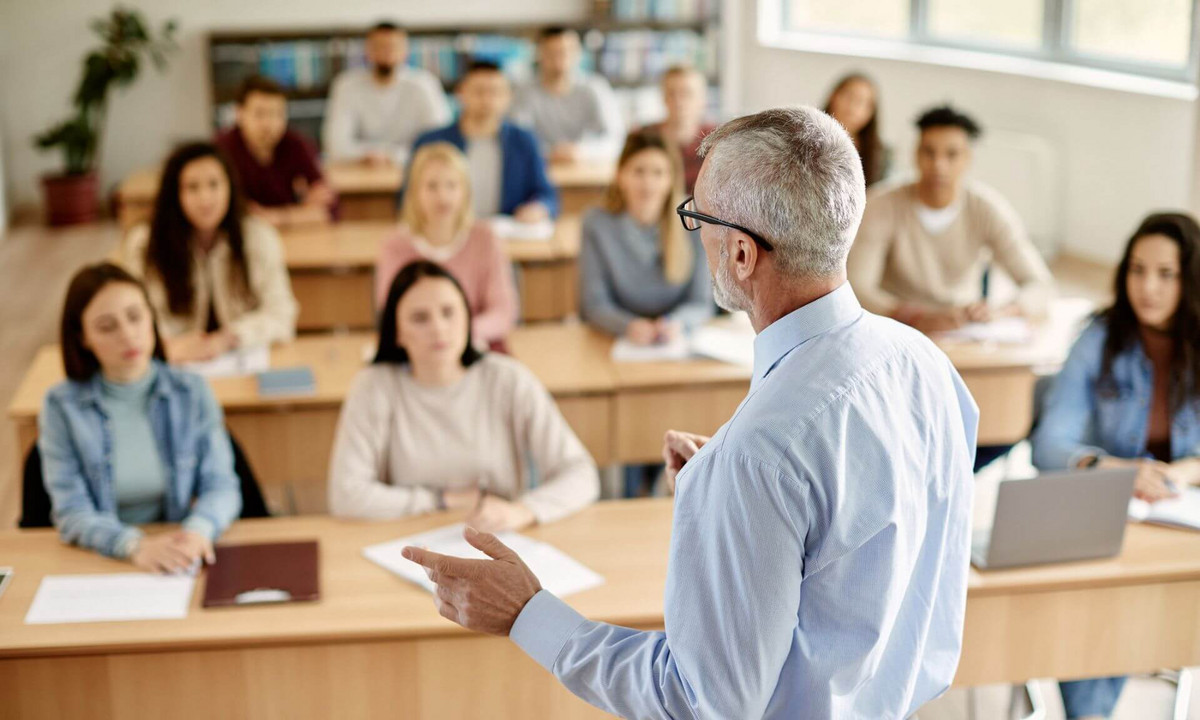 Le sondage a permis de constater que les retraités restent actifs, notamment dans des activités liées à leur ancien poste de professeur.