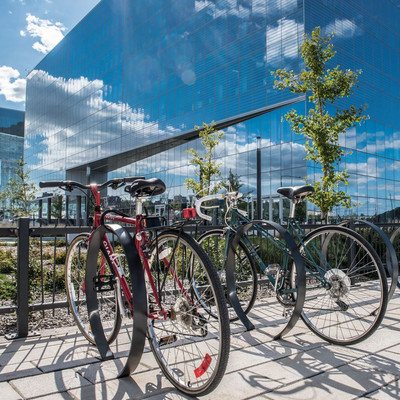 L’Université de Montréal s’est bâtie autour de la voiture, elle tente toujours plus de faciliter le développement du vélo, notamment sur son campus MIL