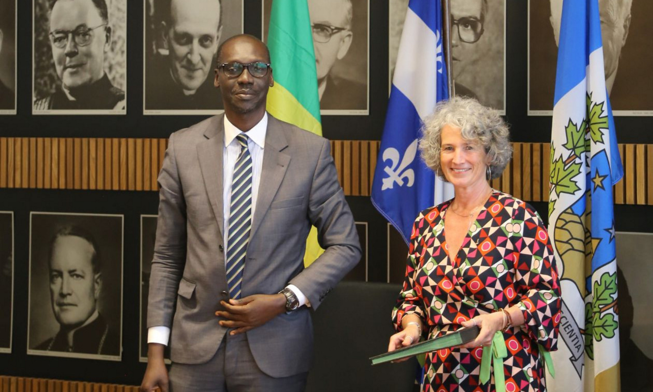 Mohamed Bachir Niang, vice-recteur chargé de l’administration et de la finance de l’Université Cheikh Anta Diop de Dakar, et Valérie Amiraux, vice-rectrice aux partenariats communautaires et internationaux de l’Université de Montréal Mohamed Bachir Niang, vice-recteur chargé de l’administration et de la finance de l’UCAD, et Valérie Amiraux, vice-rectrice aux partenariats communautaires et internationaux de l’Université de Montréal.