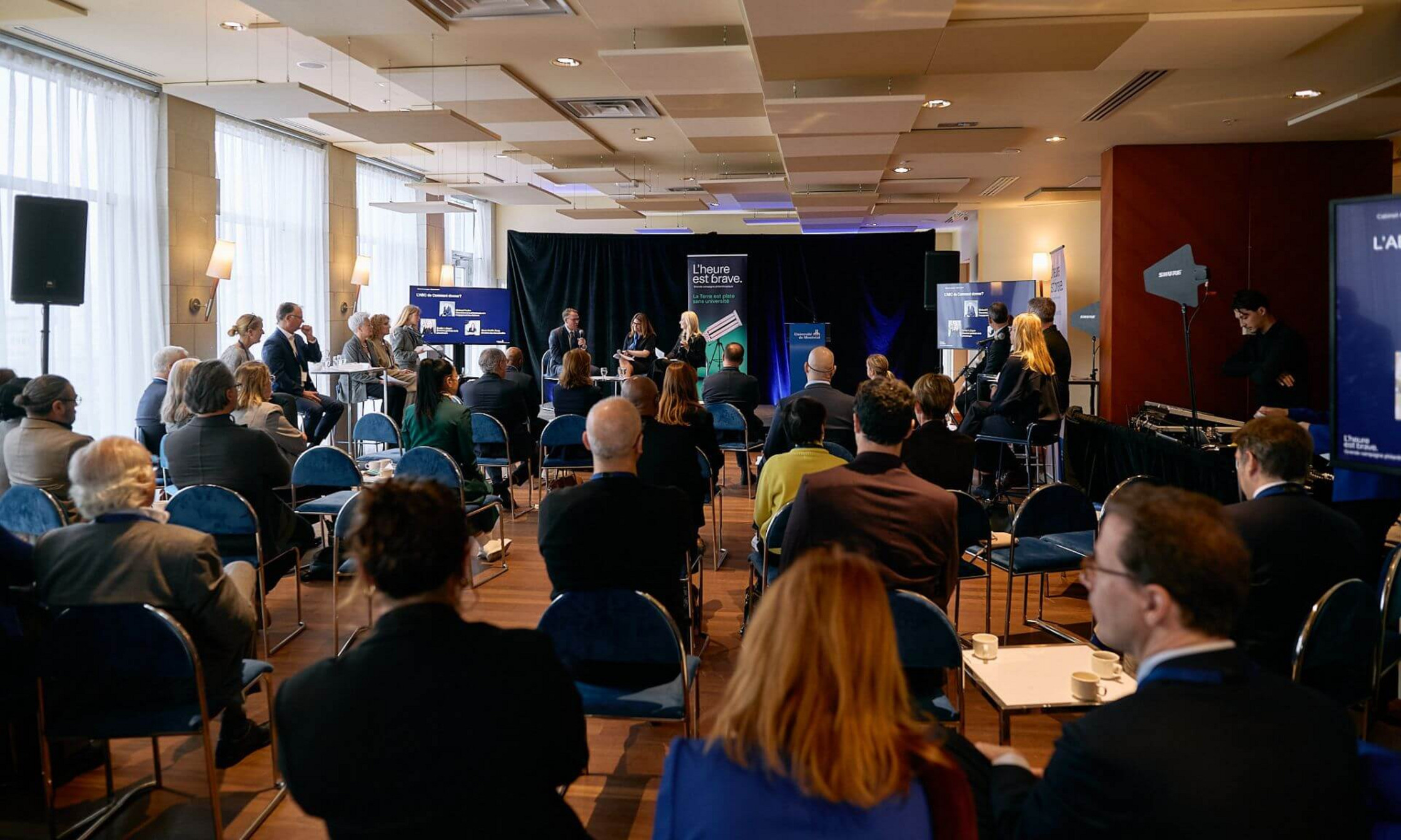 La rencontre du cabinet de campagne de L'heure est brave