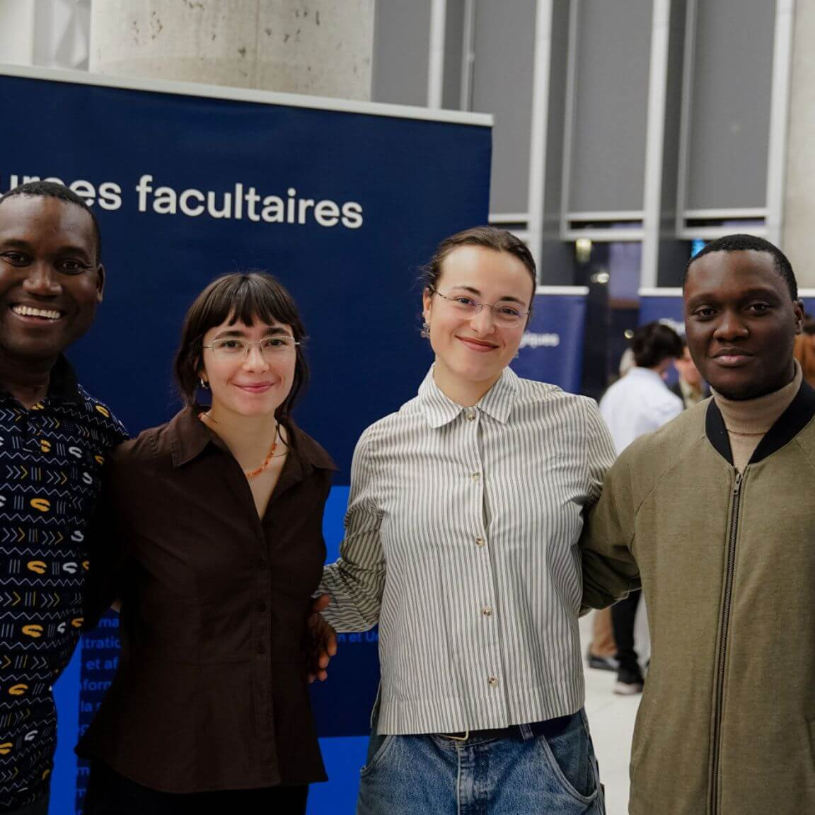 Quelques étudiantes et étudiants de la Faculté des arts et des sciences lors de la cérémonie