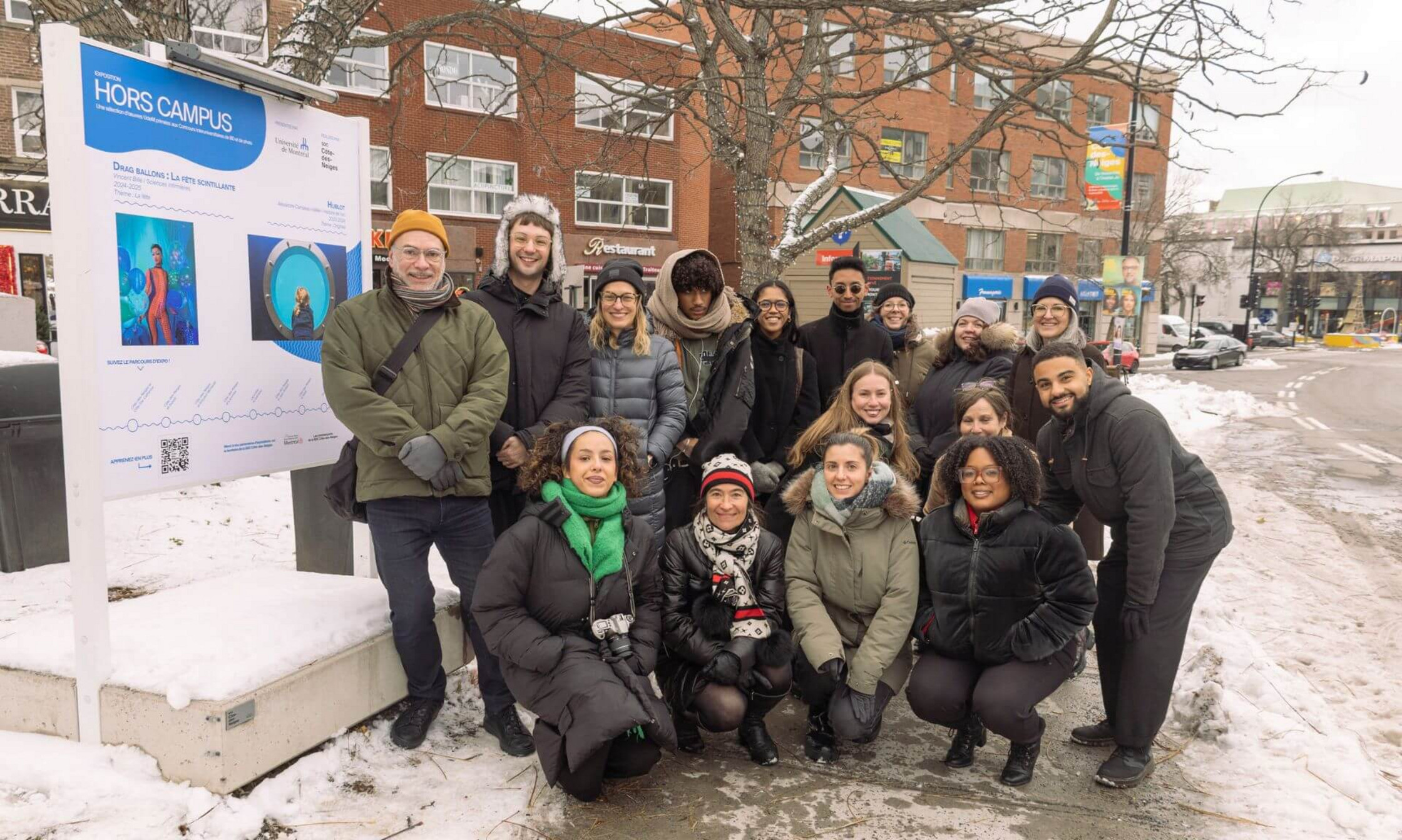 Vernissage de l'exposition avec l'équipe organisatrice et des étudiants