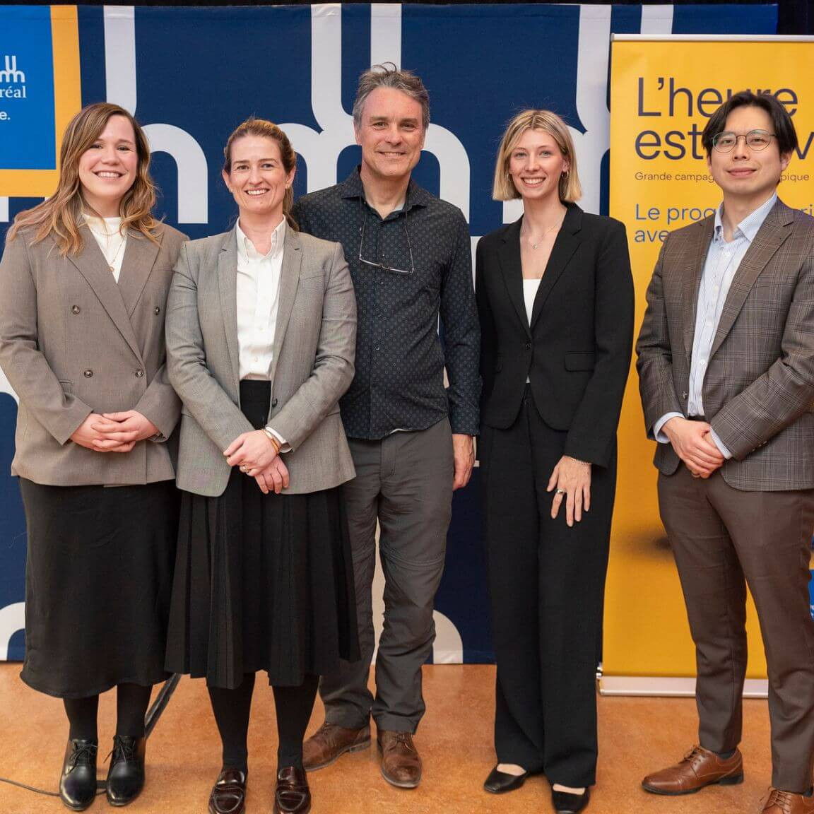 De gauche à droite: Riley Krembil, COO Fondation Krembil; Kate Williams, directrice scientifique Fondation Krembil; Louis-Éric Trudeau, professeur au Département de pharmacologie et physiologie et chercheur à l’Institut Courtois d’innovation biomédicale; Reese Whitaker, coordonnatrice - Programme de recherche Fondation Krembil; Tae Joon Yi, directeur associé Fondation Krembil.