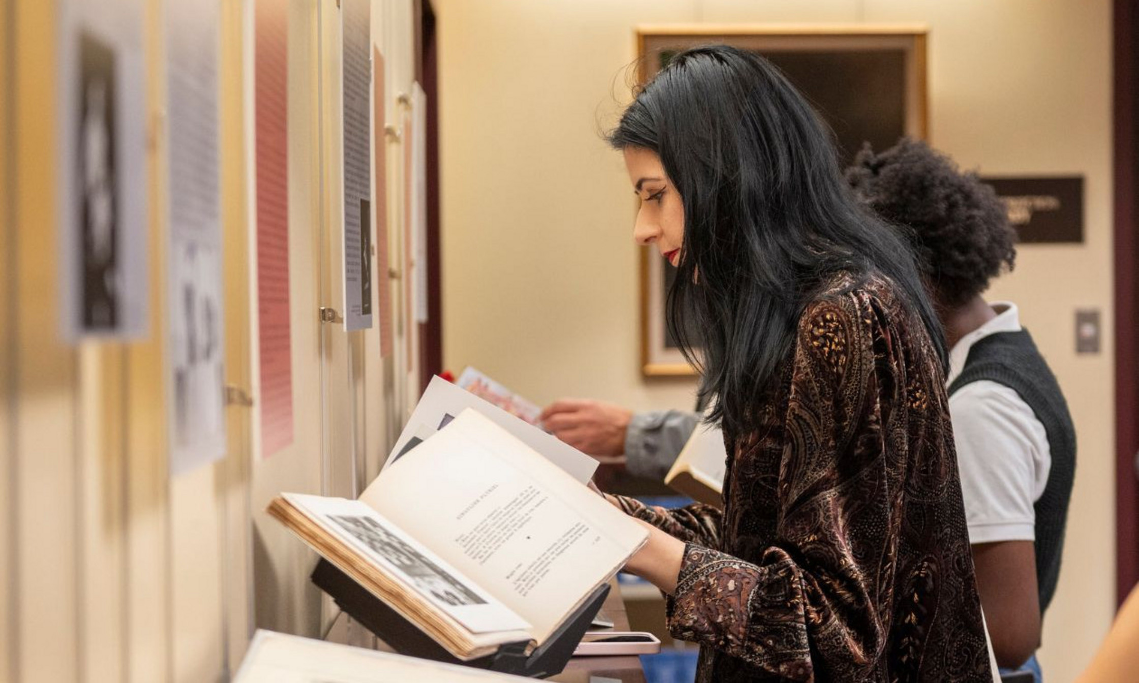 L'exposition «Échappées belles: livres, co-création, correspondances dans le surréalisme au féminin»
