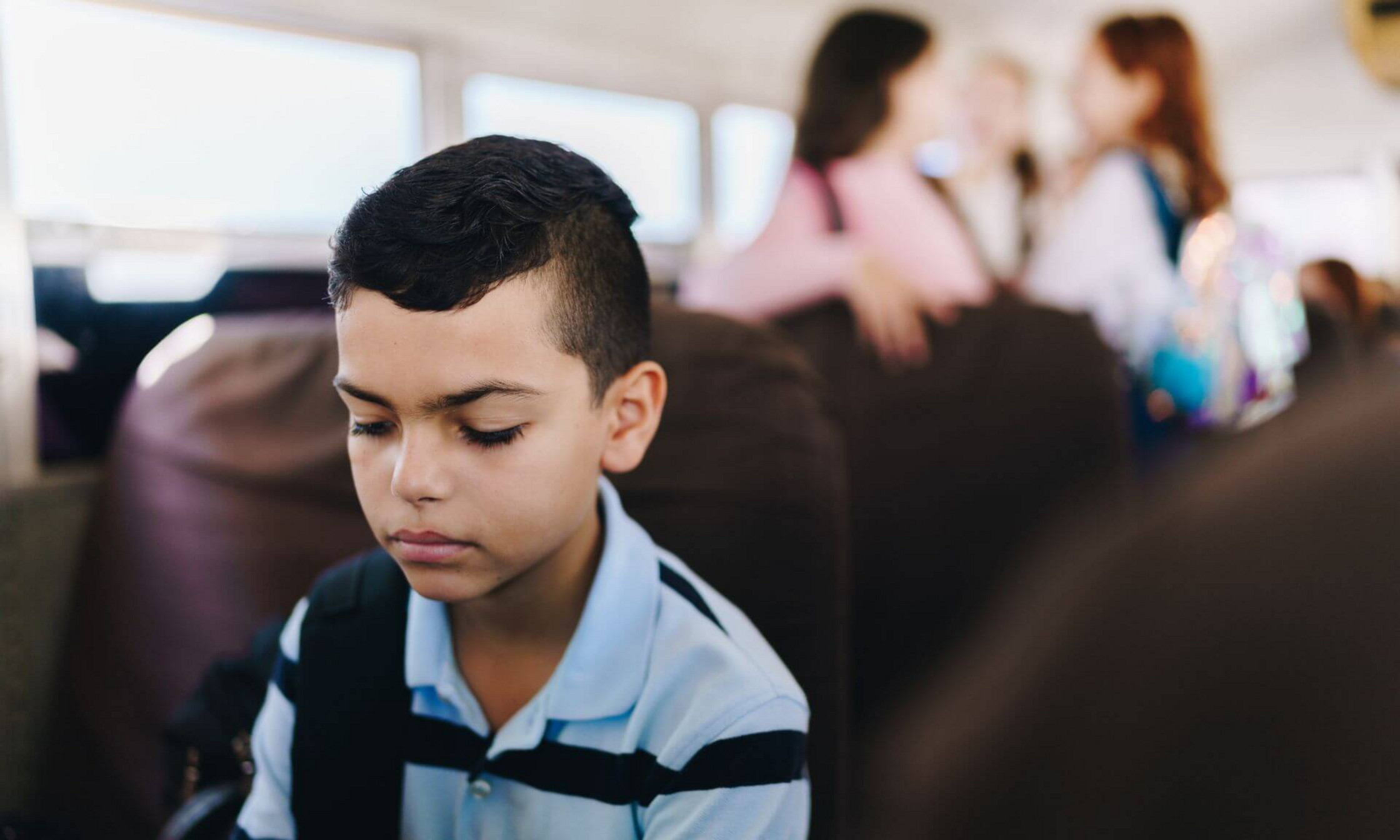 La professeure Sylvana Côté recommande des interventions préventives adaptées aux difficultés ciblées par les écoles tout en soulignant que les garçons ont davantage besoin de soutien que les filles.