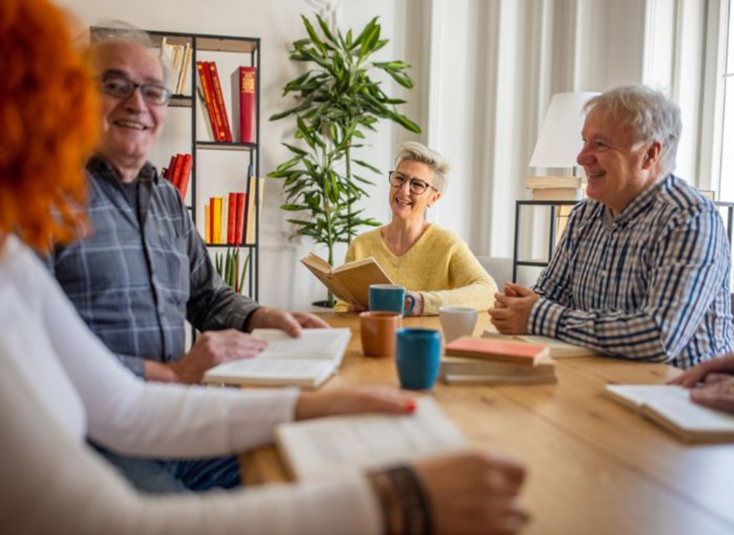 Selon Louis Bherer, il faut viser de nouveaux apprentissages, stimuler la prise de décision rapide et  socialiser au moins deux fois par semaine. «Le plus important est de trouver des activités qu’on aime et de les varier à l’occasion», suggère-t-il.