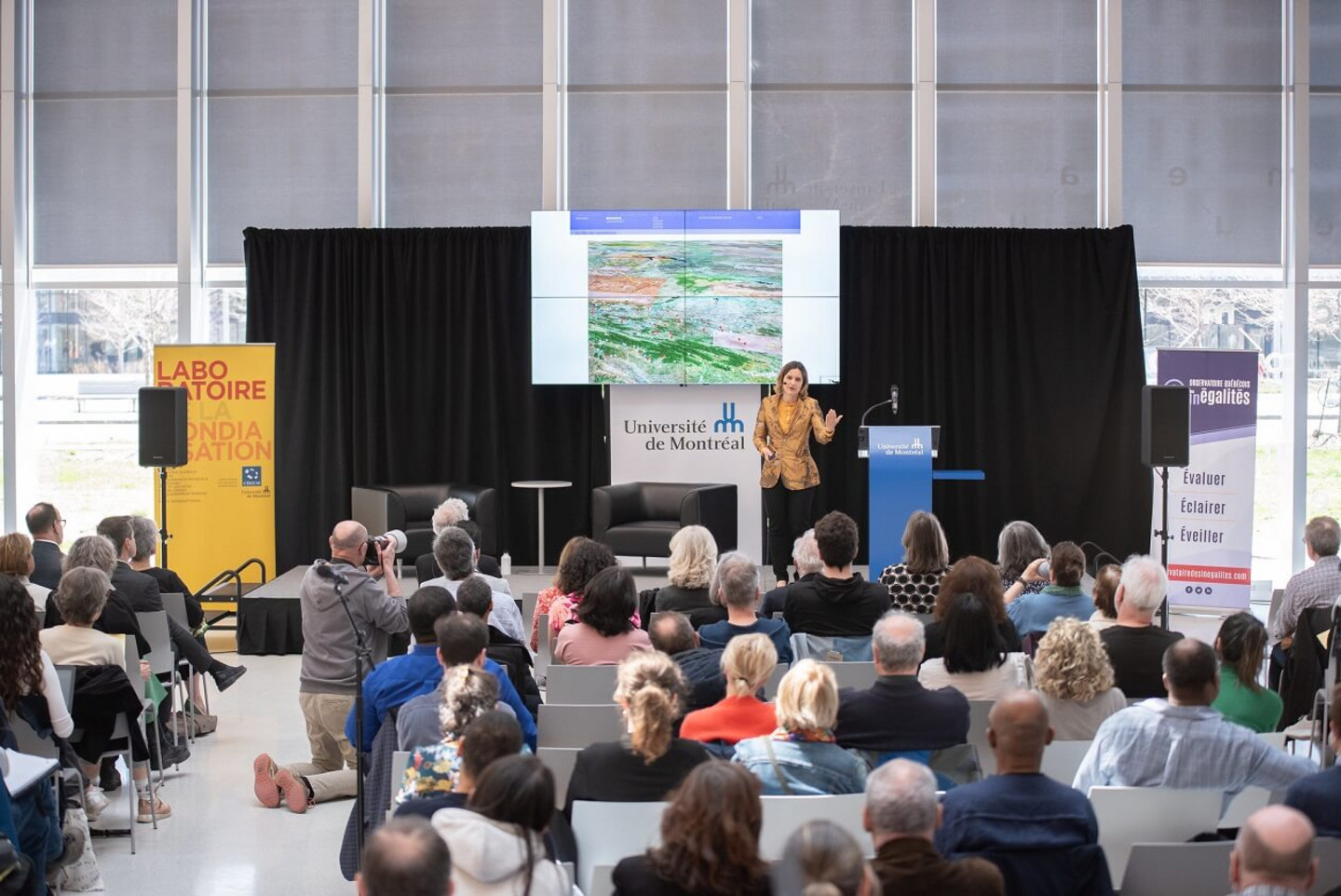 Économiste de terrain, Esther Duflo compare son approche à celle du plombier «qui, sans connaître tous les paramètres d’un problème à l’avance, procède par essais et erreurs en prêtant attention aux détails importants qui sont souvent négligés».