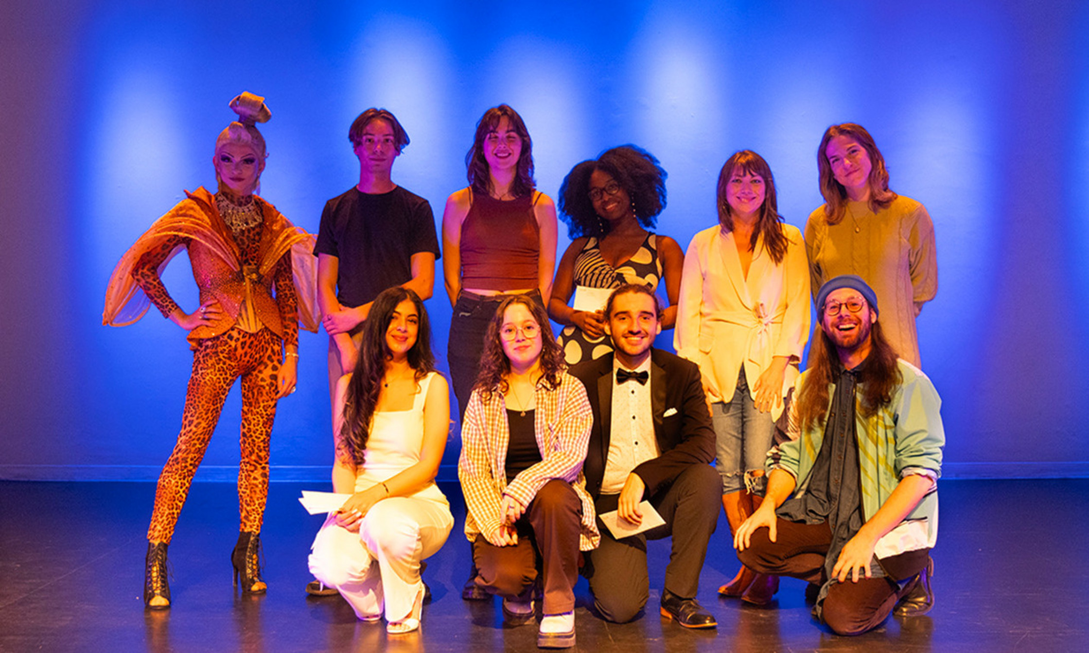 De gauche à droite, rangée du haut: Alexandra Moss (Alexandre Viévard), Roman Yves-Dupuy, Émilie Bédard, Jose Danielle Beauvil, Geneviève Jodoin et Marie-France Jacques. De gauche à droite, rangée du bas: Shahd Al Nabwani, Bianca Matos (Bianca Ferreira), Antoine Fradkin et Adam Provencher. De gauche à droite, rangée du haut: Alexandra Moss (Alexandre Viévard), Roman Yves-Dupuy, Émilie Bédard, Jose Danielle Beauvil, Geneviève Jodoin et Marie-France Jacques. De gauche à droite, rangée du bas: Shahd Al Nabwani, Bianca Matos (Bianca Ferreira), Antoine Fradkin et Adam Provencher