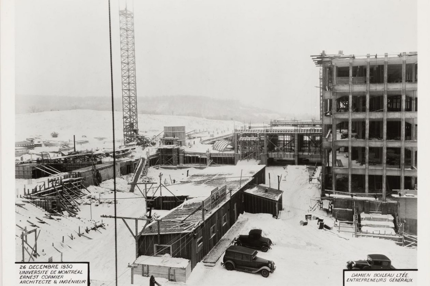 Une photographie du chantier de construction du pavillon principal et campus de l'Université de Montréal