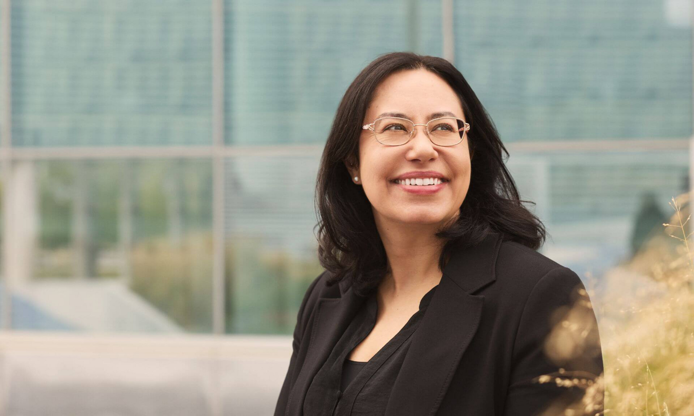 Julie Hlavacek Larrondo