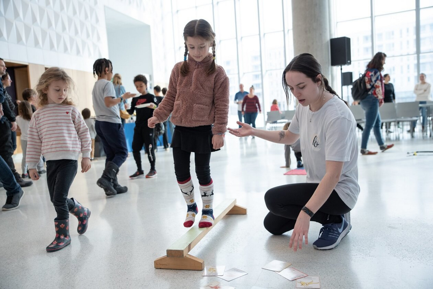 Rendez-vous familial avec Joséphine Bacon - À cette activité familiale, Joséphine Bacon partage la vie et la culture autochtones en s'appuyant sur des poèmes et des histoires remplis d'émerveillement. Jeux d'adresse et bar à crêpes pour toute la famille.