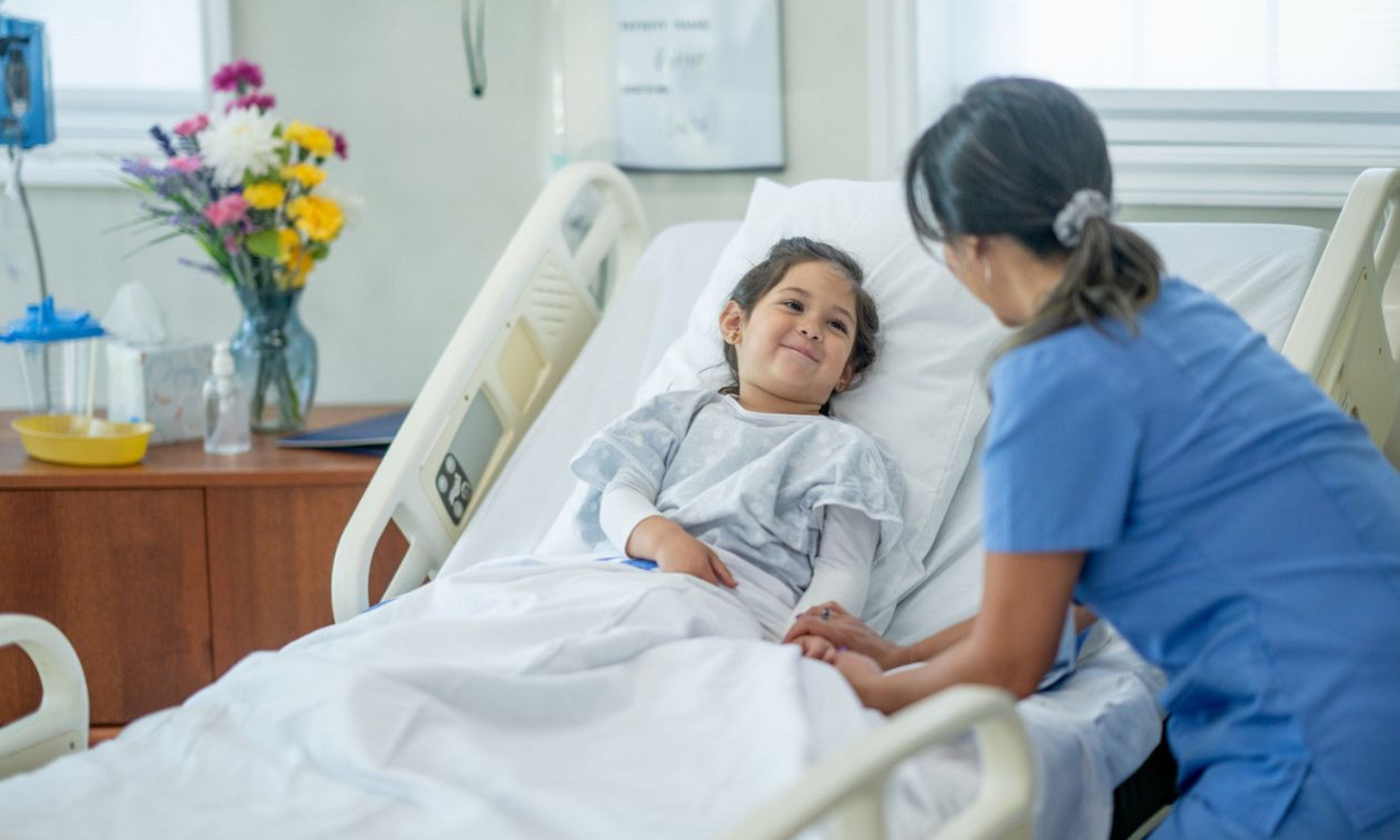 En utilisant des techniques simples de communication inspirées de l’hypnose clinique, il est possible de rendre l’expérience des soins plus douce pour les petits patients.