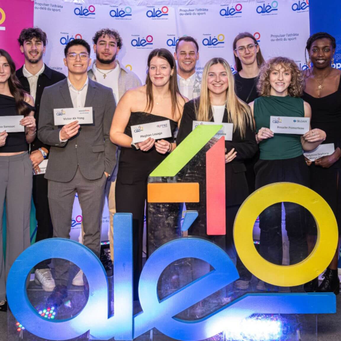 Récipiendaires de bourses universitaires de l'Université de Montréal en compagnie de Frédéric Chagnon, coordonnateur des programmes de bourses de la Fondation Aléo.