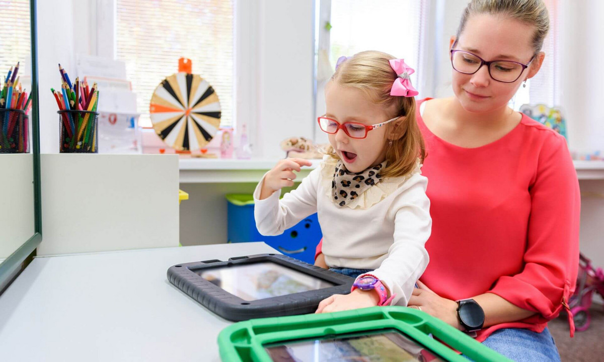 Cette approche pourrait contribuer à réduire les risques d’erreurs de diagnostic lorsque l’orthophoniste n’est pas spécialiste de la langue maternelle de l’enfant.