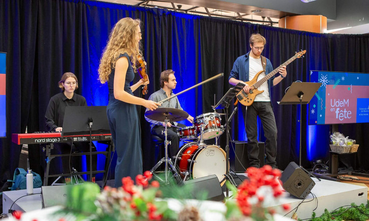 Juste avant le congé d'hiver, les membres de la communauté étudiante et du personnel se sont rassemblés à la cafétéria Chez Valère pour UdeM en fête.