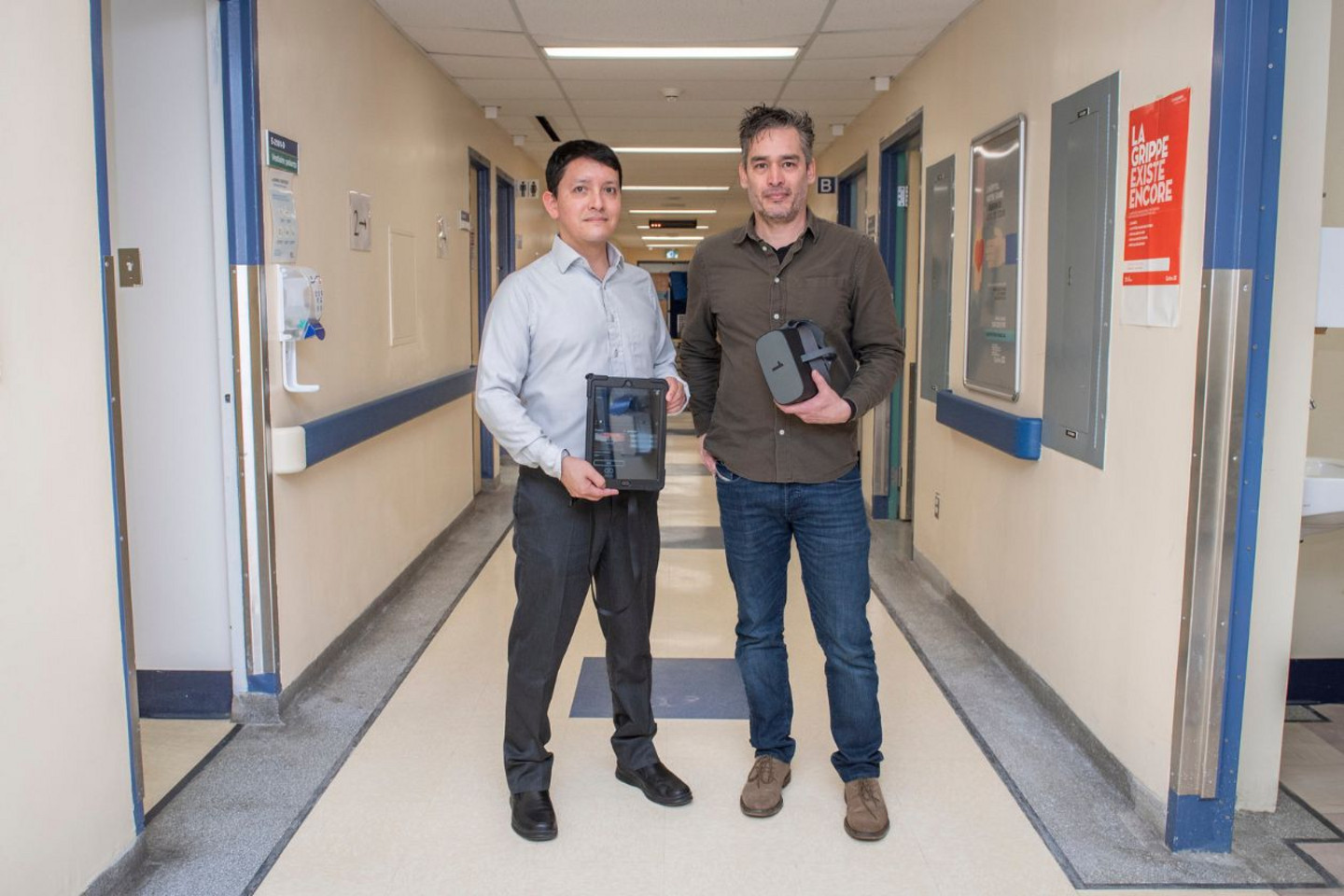 Jhon Alexander Moreno with his partner Guillermo Lopez Pérez, at Hôpital Notre-Dame.