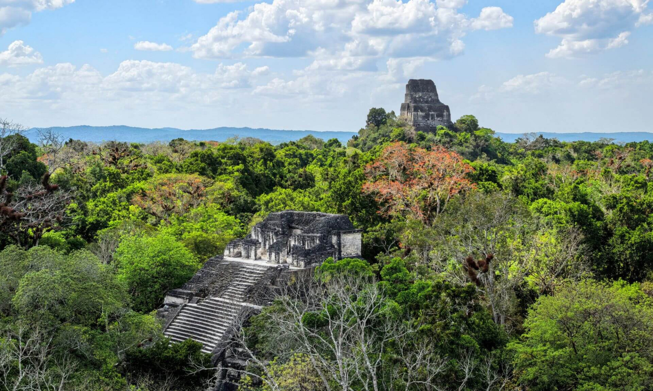 L’analyse de sédiments vieux de 3300 ans tirés du lac Laguna Itzan, dans le nord du Guatemala, remet en question l'hypothèse selon laquelle le déclin des Mayas soit essentiellement attribuable à des épisodes répétés de sécheresse.