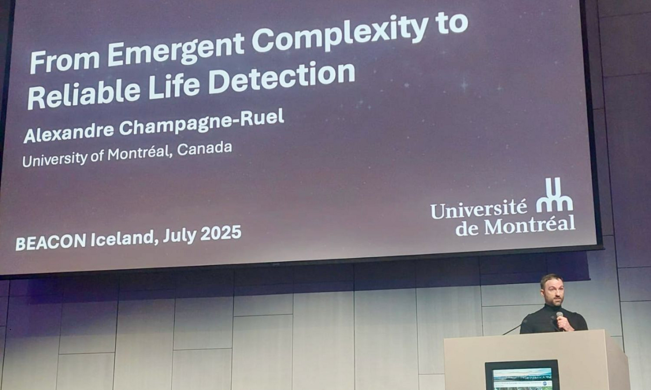 Le projet d'Alexandre Champagne-Ruel consiste à examiner comment la structure physique d’un environnement sur d’autres planètes ou encore sur des astéroïdes peut mener à une complexification de sa chimie.