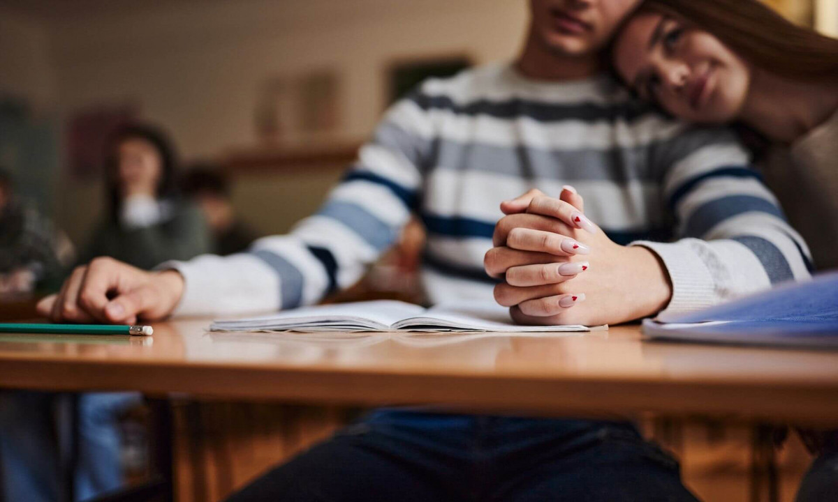 Selon une étude en sociologie de l’UdeM, les jeunes adultes dénoncent l’amour à l’ère des applications, mais voient leurs propres histoires comme une exception. Comme quoi, critiquer les clichés amoureux, c’est se placer à contrecourant… comme tout le monde!