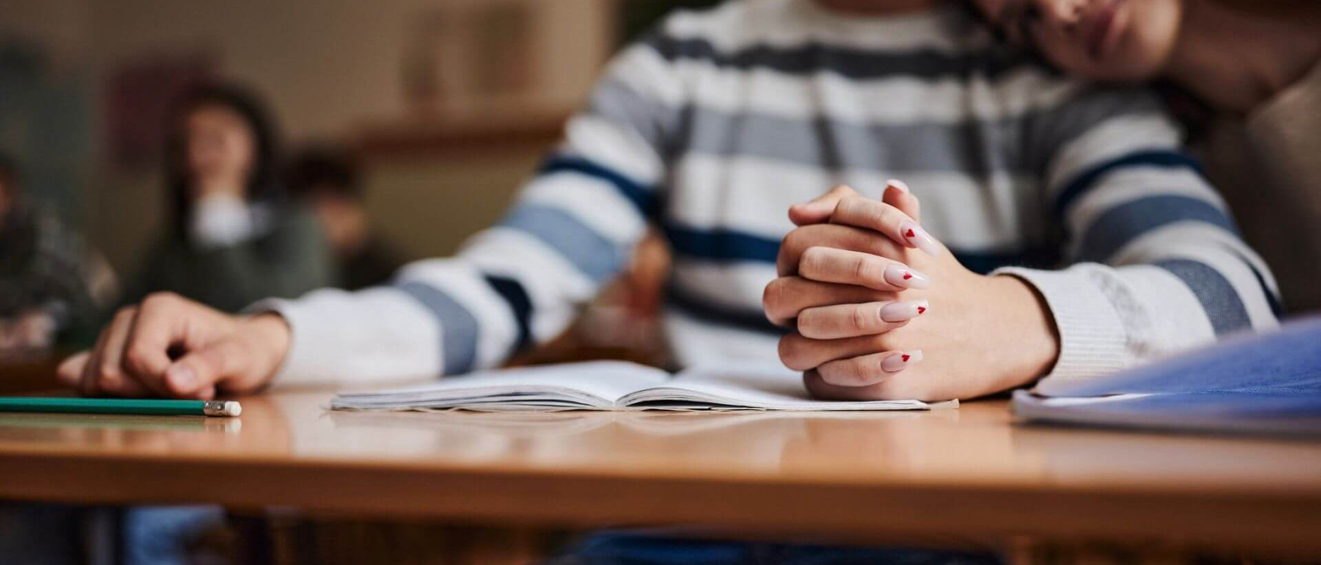 Selon une étude en sociologie de l’UdeM, les jeunes adultes dénoncent l’amour à l’ère des applications, mais voient leurs propres histoires comme une exception. Comme quoi, critiquer les clichés amoureux, c’est se placer à contrecourant… comme tout le monde!
