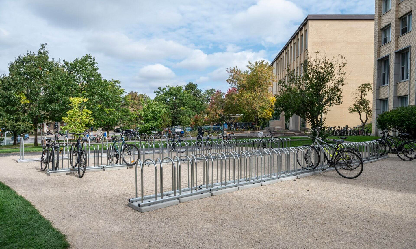 Plusieurs zones névralgiques du campus de la montagne ont bénéficié d’une rénovation complète des supports à vélos existants.