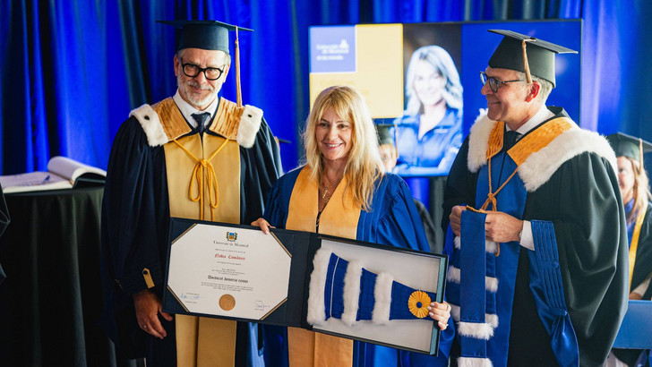 Daniel Jutras, Nadia Comăneci, ainsi que Michael Pecho lors de la cérémonie du 31 juillet.