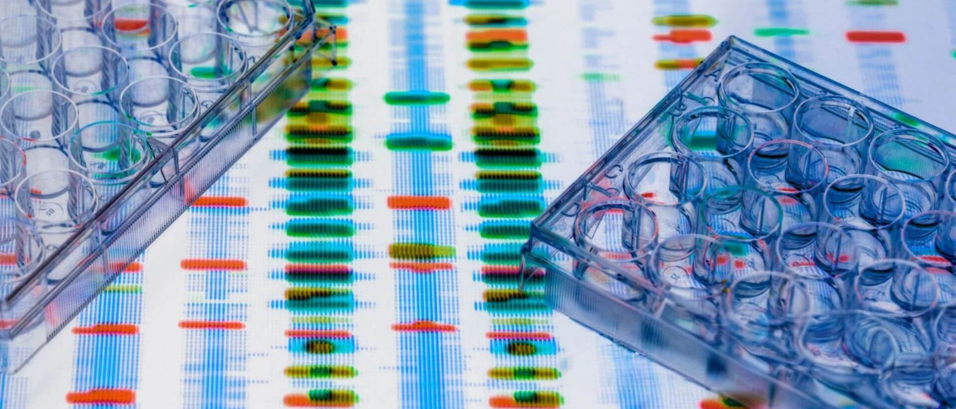 Une représentation de la recherche scientifique, mettant en scène le séquençage génétique et le matériel de laboratoire.