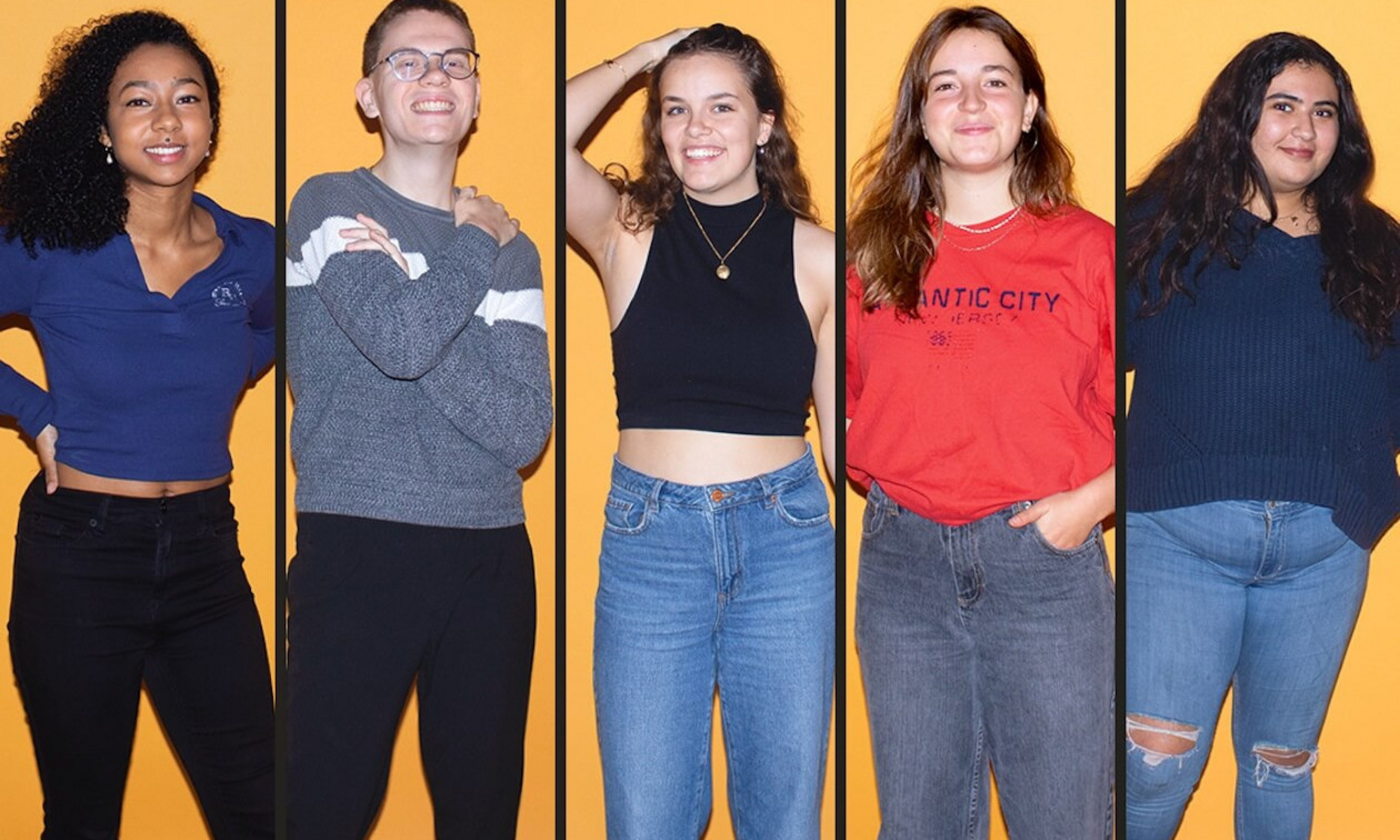 De gauche à droite: Sarah Hassanaly, Alexis Audet, Amélie Hotte, Anouk Élias-Pinsonnault et Mariam Afifi interprètent le texte de Camille Santerre-Baillargeon.