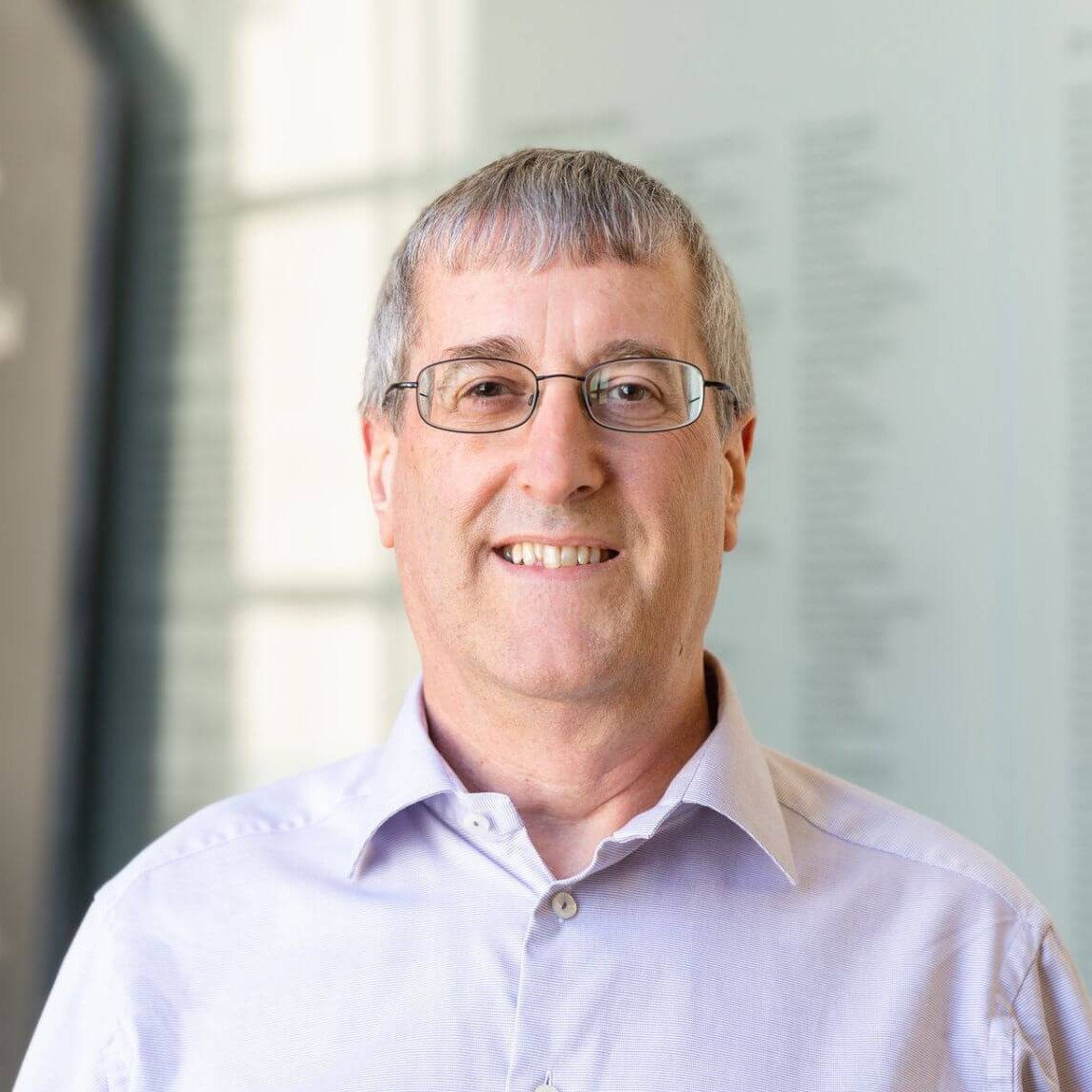 Yves Brun, professeur titulaire au Département de microbiologie, infectiologie et immunologie de l'Université de Montréal