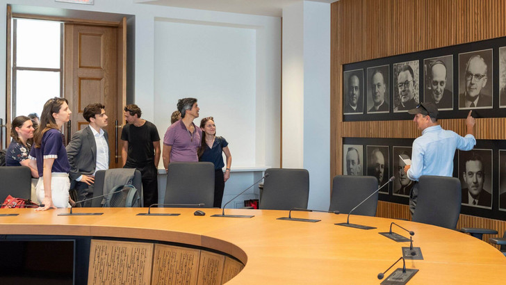 Les nouveaux professeurs ont eu l’occasion de visiter le campus de la montagne, dont l’emblématique pavillon Roger-Gaudry, à la semaine d’accueil institutionnel.