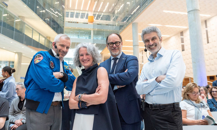 David Saint-Jacques, Valérie Amiraux, Daniel Jutras et Yoshua Bengio à la conférence d'ouverture du Sommet sur la diplomatie scientifique le 15 juin