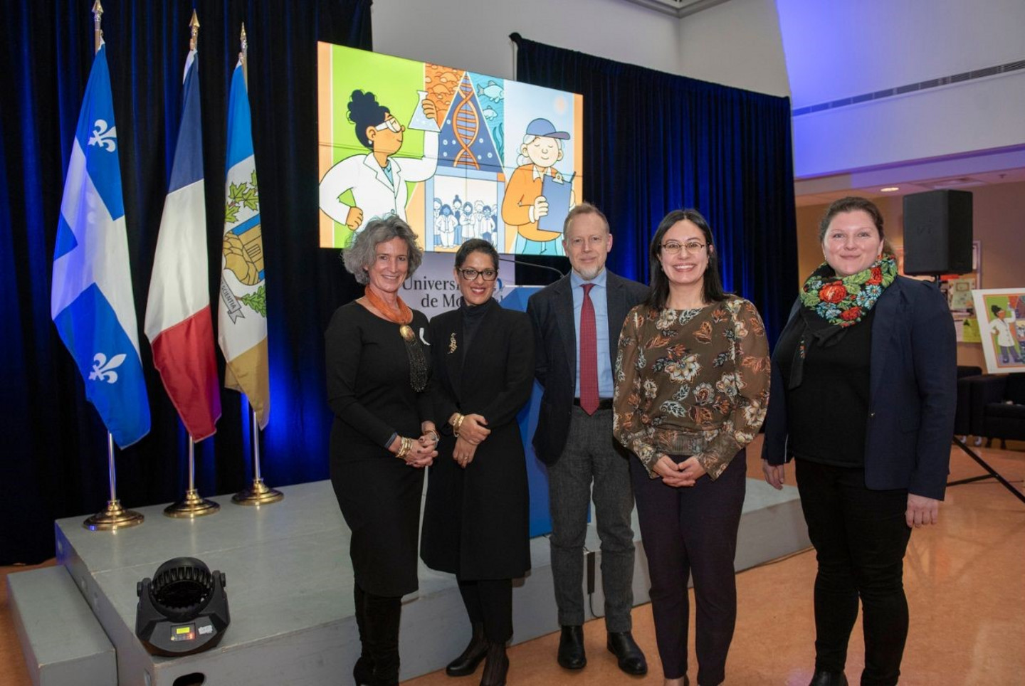 De gauche à droite: Valérie Amiraux, vice-rectrice aux partenariats communautaires et internationaux; Janice Bailey, directrice scientifique des Fonds de recherche du Québec - Nature et technologies; Éric Lamouroux, consul général de France à Québec; Julie Hlavacek-Larrondo, professeure au Département de physique de l’UdeM et Mélanie La Roche, directrice générale du Festival BD Montréal.