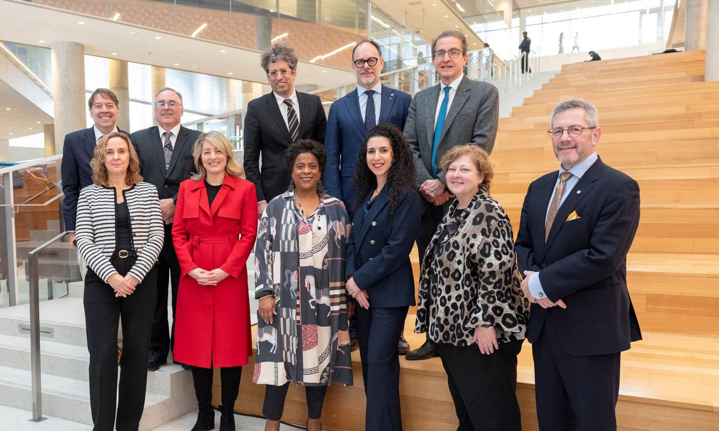 Mélanie Joly, Marjorie Michel, Rachel Bendayan, Karim Bardeesy, as well as the heads of the granting councils and the Canada Foundation for Innovation surround the rector.