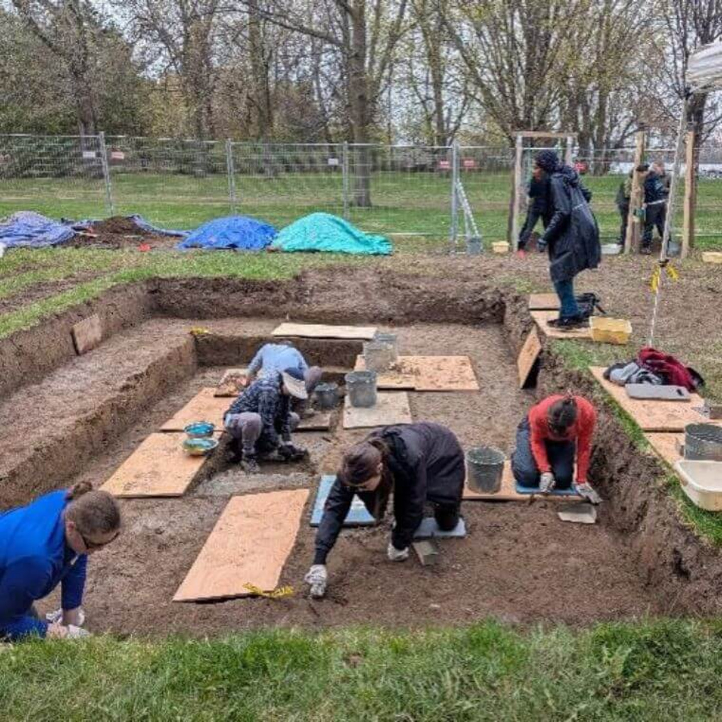Fouille des sols à 80-100cm sous la surface