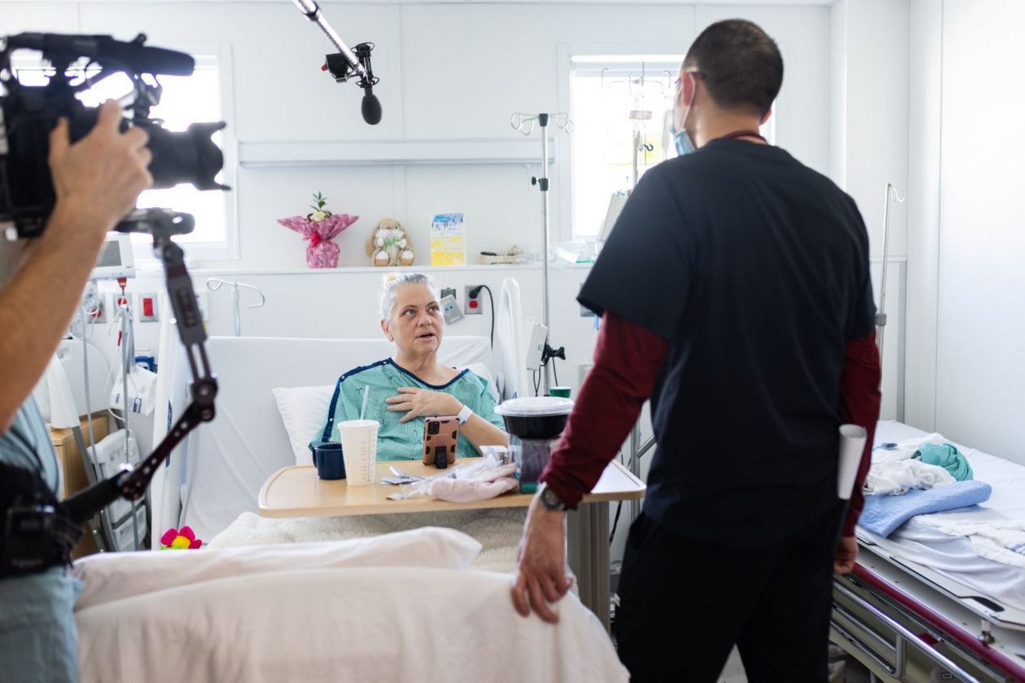 Kevin Jao visite l'une de ses patientes