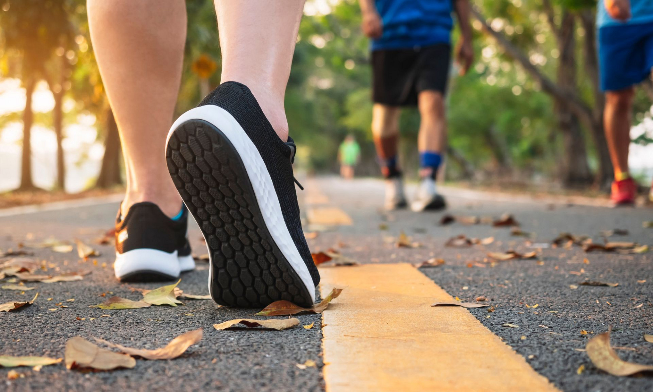 Pour une personne qui vit avec une maladie cardiaque, arrêter complètement de bouger chaque fois que le mercure grimpe pourrait, paradoxalement, s’avérer plus dommageable que bénéfique.