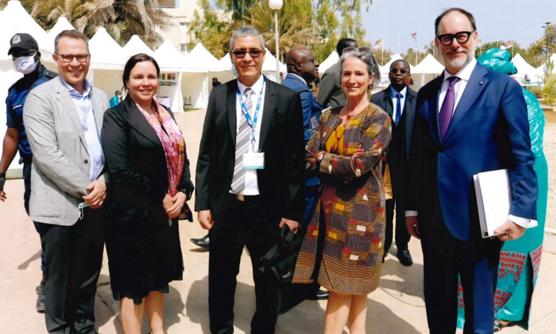 Michael Pecho, vice-recteur aux relations avec les diplômés et à la philanthropie, Marie-Krystine Longpré, directrice générale de la Jeune Chambre de commerce de Montréal, Brahim Boudarbat, directeur de l’Observatoire de la Francophonie économique, Valérie Amiraux, vice-rectrice aux partenariats communautaires et internationaux, et Daniel Jutras, recteur